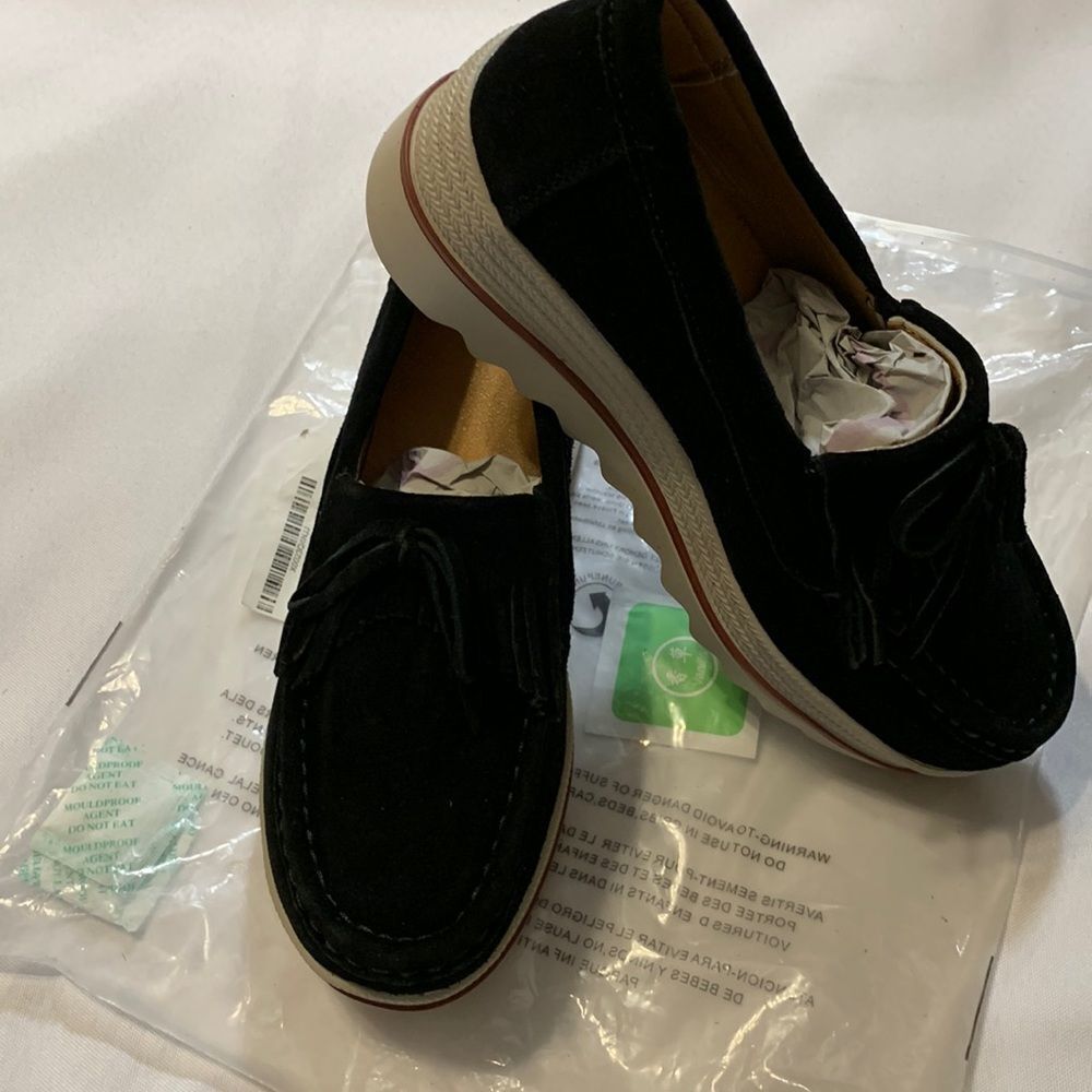 Ruiatoo Size 5.5 women’s low top black platform moccasins faux suede